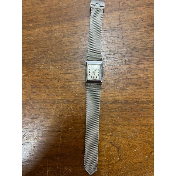 Vintage 1977 Timex Electric Women's Watch Silver Mesh Bracelet - Picture 4 of 8